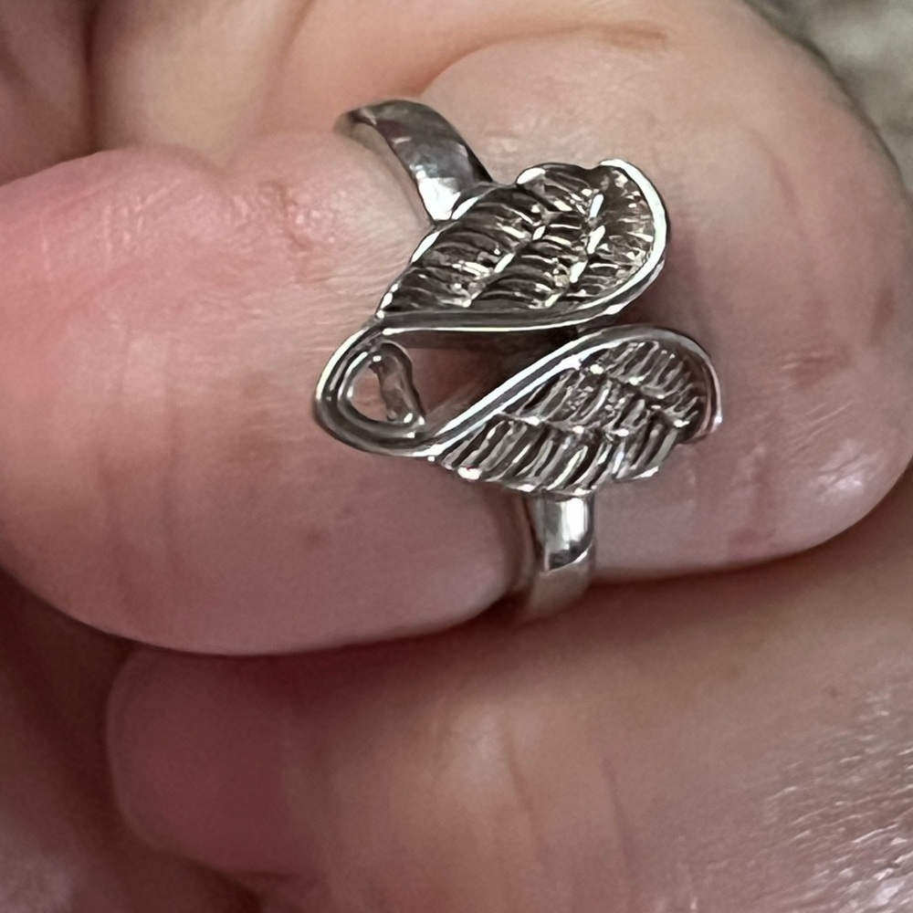 Elegant Silver Leaf Ring